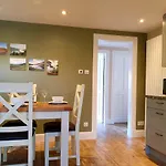 Oakbank Cottage