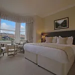 Tigh Na Cloich Hotel