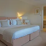 Tigh Na Cloich Hotel