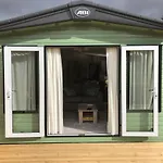 Luxury 2 Bedroom Caravan In Stunning Location
