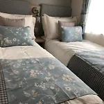 Luxury 2 Bedroom Caravan In Stunning Location