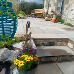 Braeside Cottage - Adorable 2 Bedroom Eco-Friendly Character Cottage