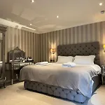 Wellwood Manor