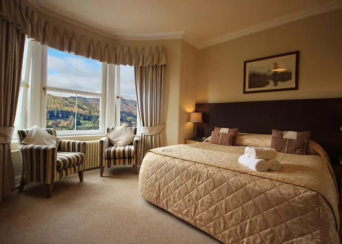 Tigh Na Cloich Hotel