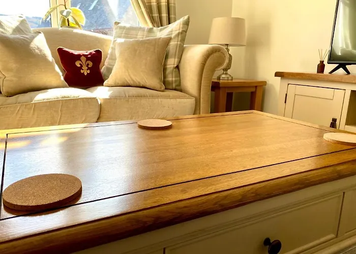 Beautiful 2 Bedroom, 2 Bathroom Flat With Parking.