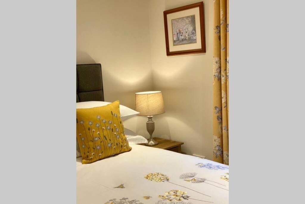 Beautiful 2 Bedroom, 2 Bathroom Flat With Parking. * Pitlochry