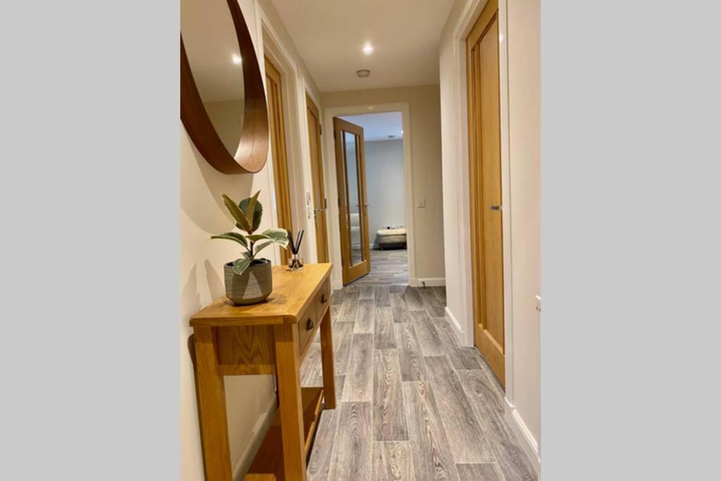 Beautiful 2 Bedroom, 2 Bathroom Flat With Parking. Apartment Pitlochry