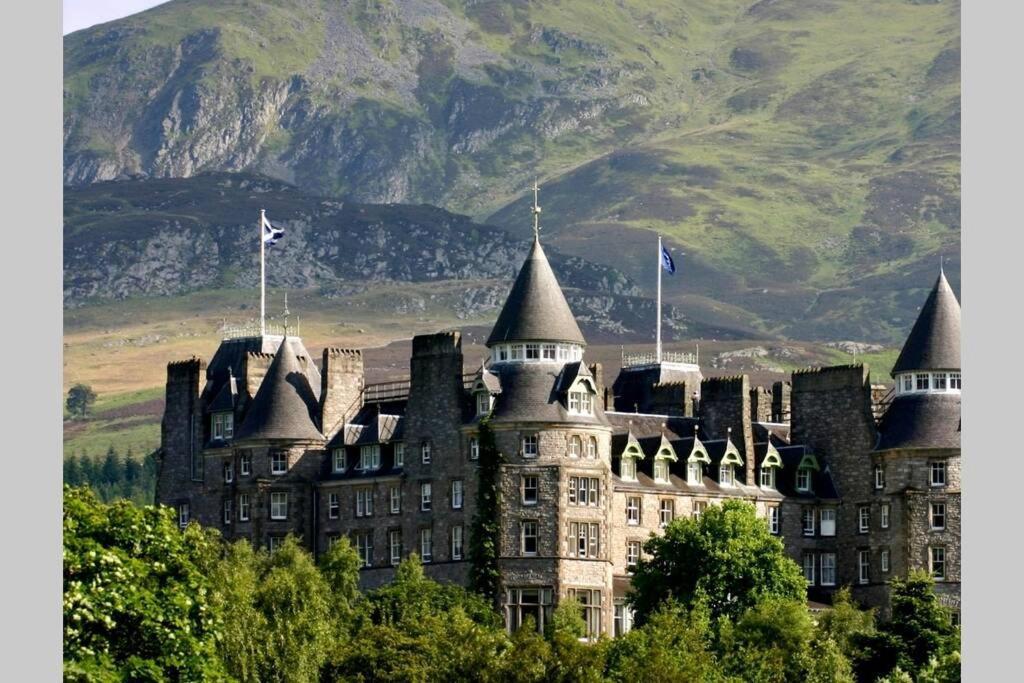 Beautiful 2 Bedroom, 2 Bathroom Flat With Parking. * Pitlochry