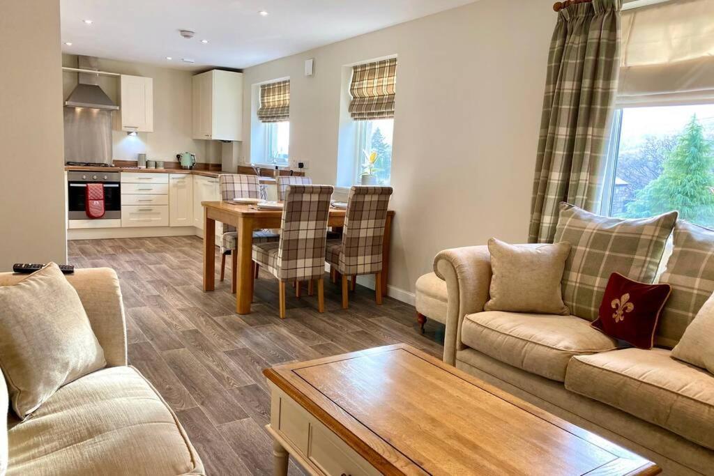 Apartment Beautiful 2 Bedroom, 2 Bathroom Flat With Parking. Pitlochry