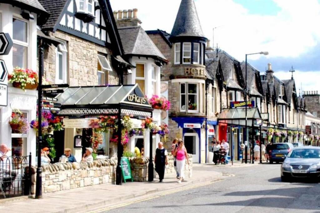 Beautiful 2 Bedroom, 2 Bathroom Flat With Parking. * Pitlochry