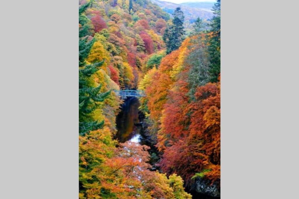 Beautiful 2 Bedroom, 2 Bathroom Flat With Parking. * Pitlochry