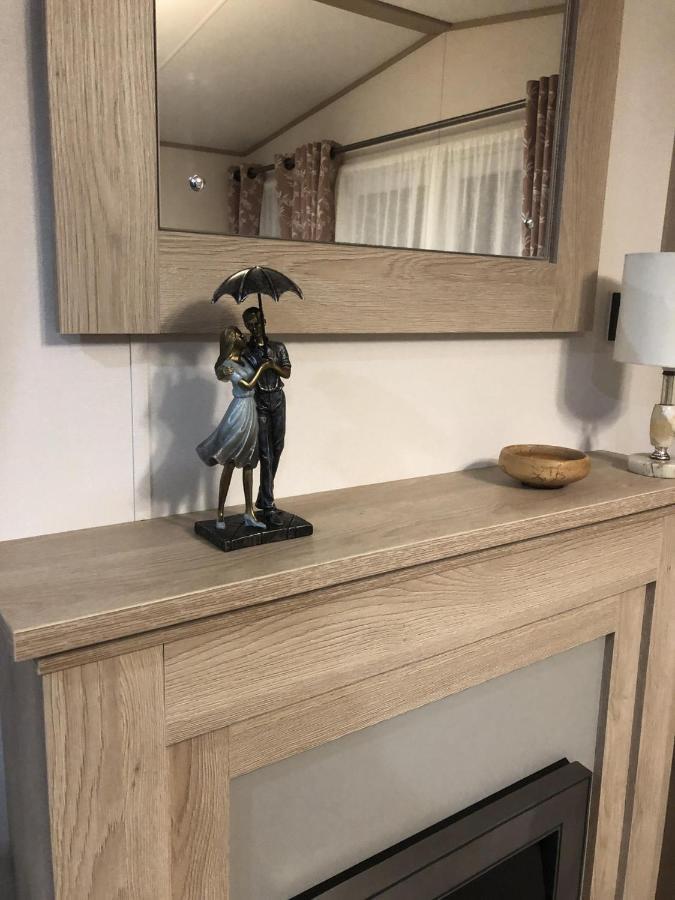 Luxury 2 Bedroom Caravan In Stunning Location *