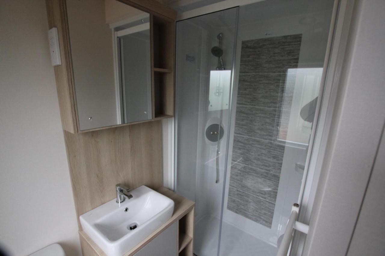 Luxury 2 Bedroom Caravan In Stunning Location *