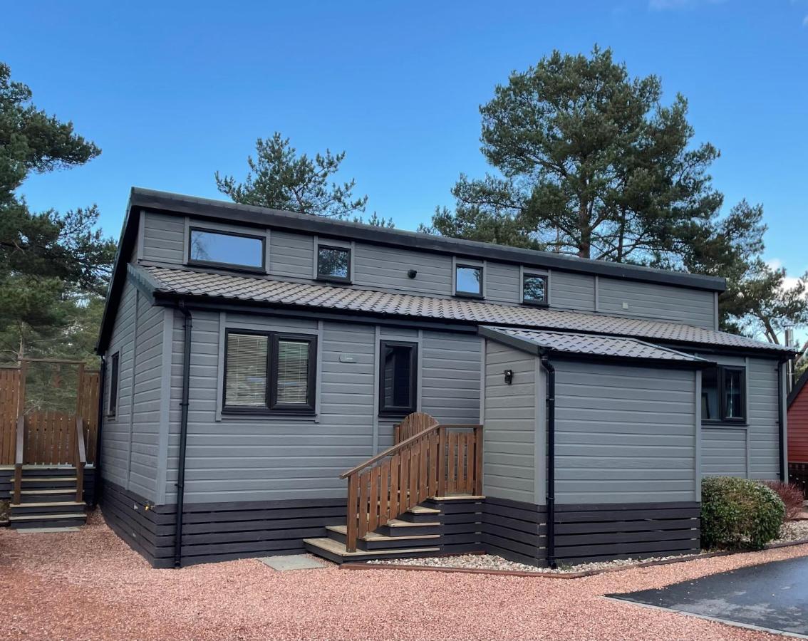 Luxury Riverside Lodge, Blair Atholl Holiday home *