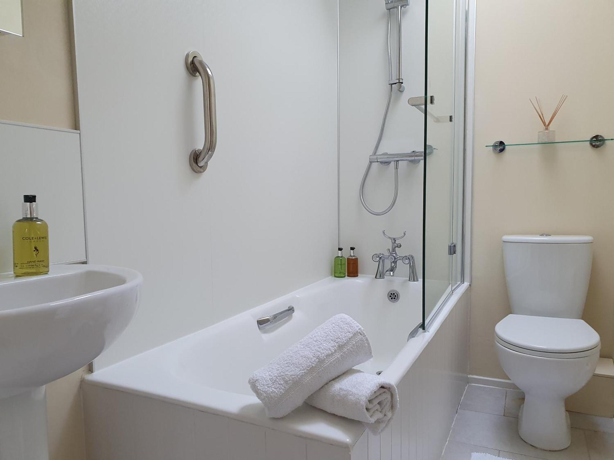 Elmwood House Apartment