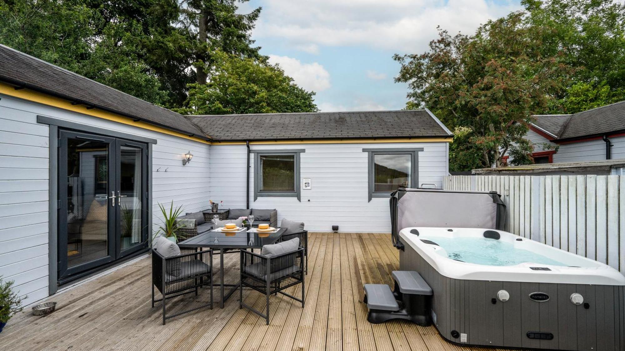 Kinnaird Woodland Lodge *