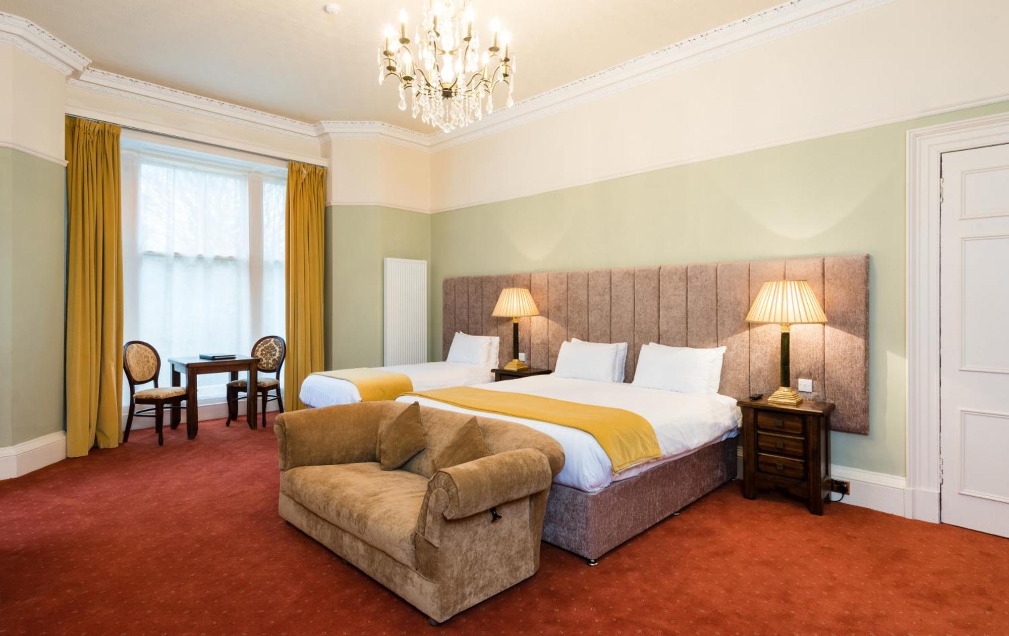 Lodge By Atholl Palace *