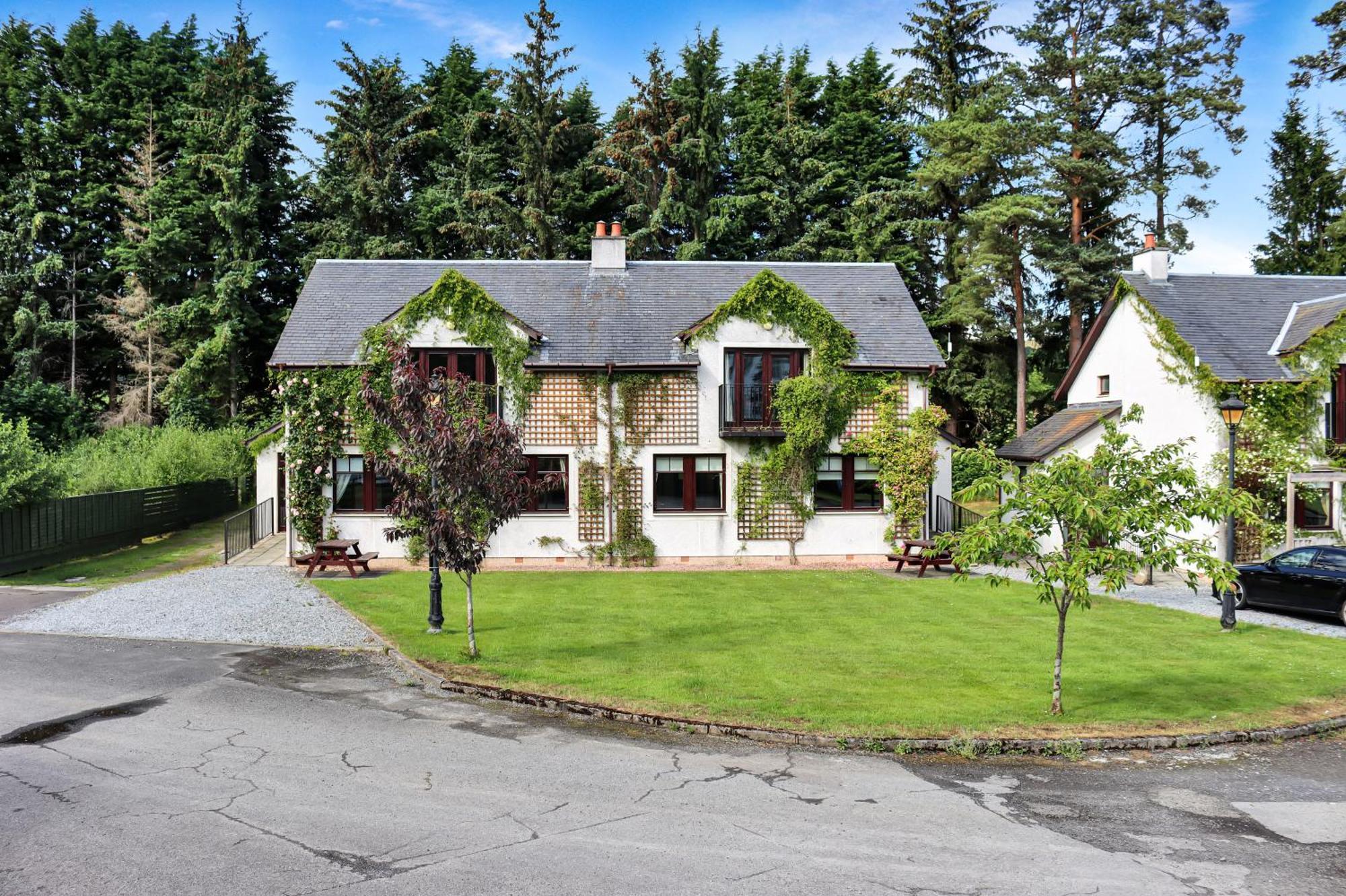 By Atholl Palace Lodge
