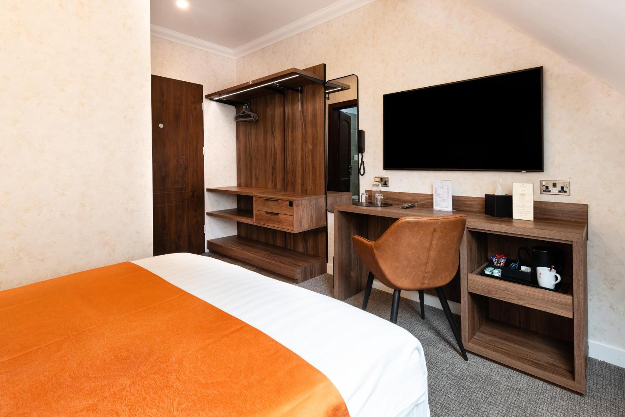 Westlands Of 4*