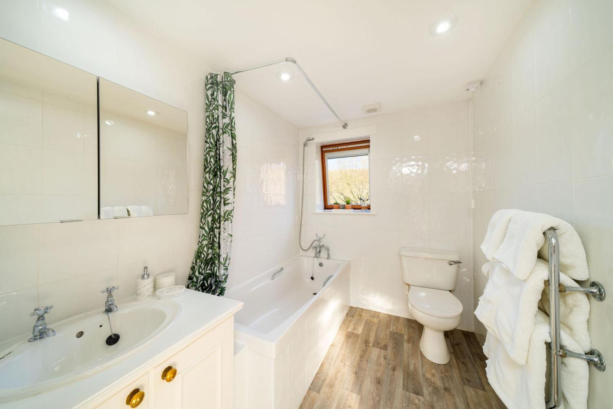 Holiday home Milton Of Tullypowrie *