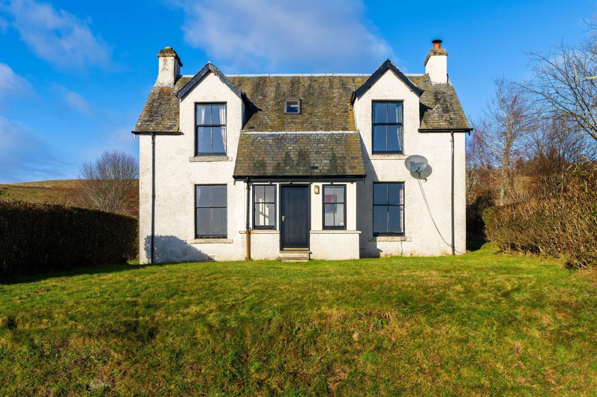 Holiday home Milton Of Tullypowrie