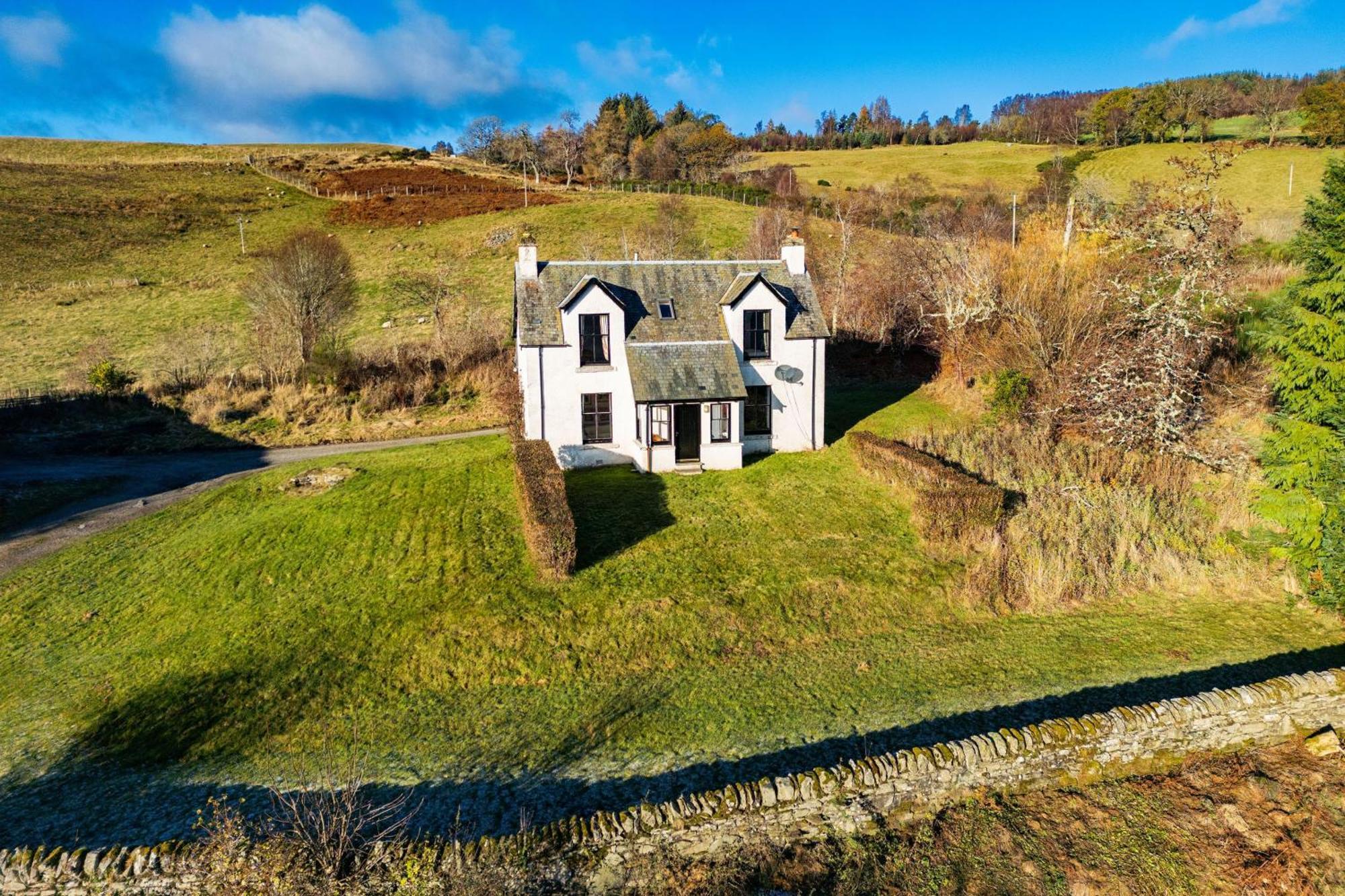 Holiday home Milton Of Tullypowrie