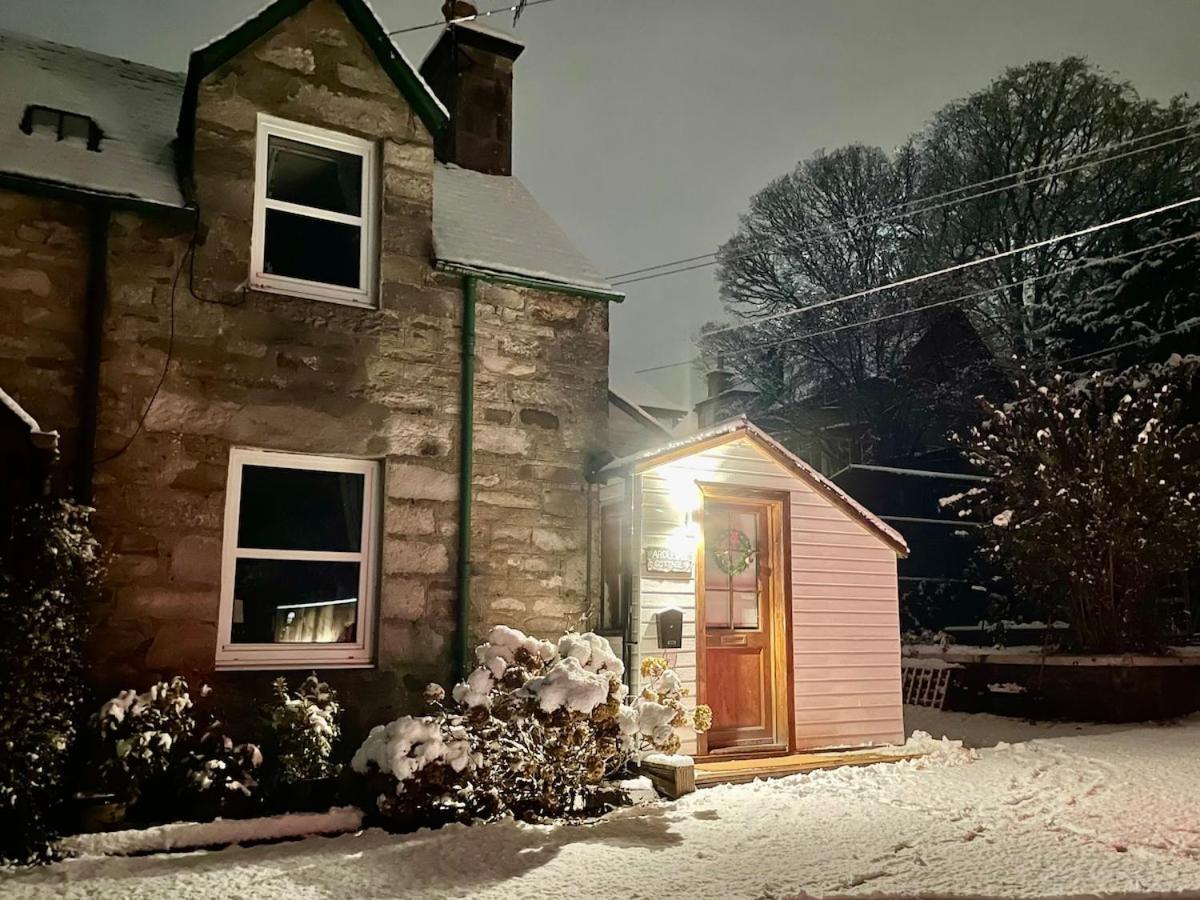 Cosy Romantic Cottage, Holiday home Pitlochry