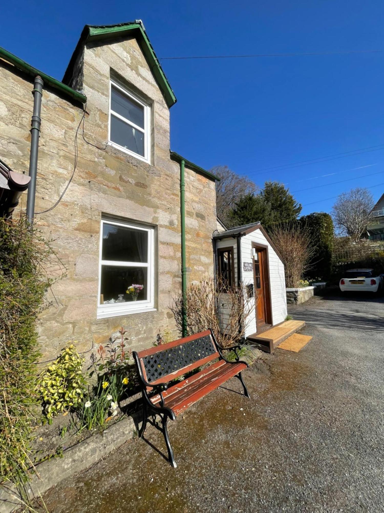 Cosy Romantic Cottage, Holiday home