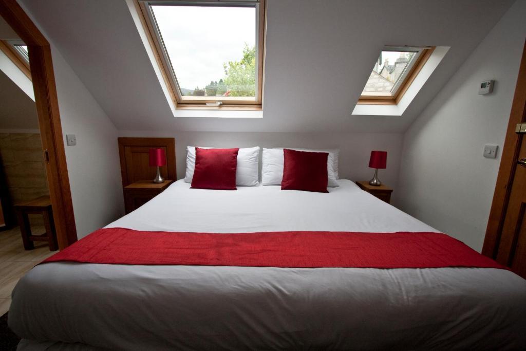 Lugonia Pitlochry