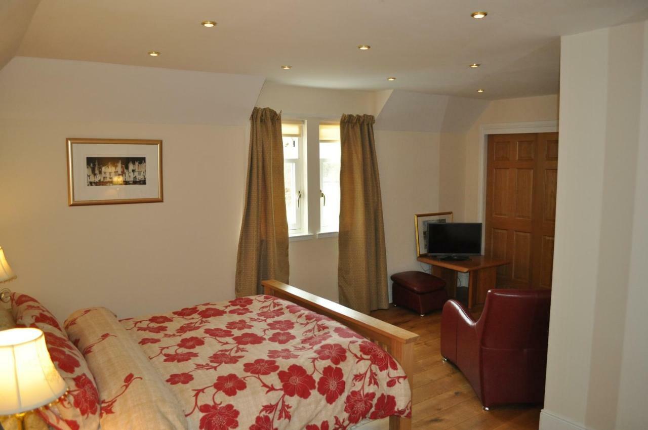 West Haugh Farmhouse Bed & Breakfast *