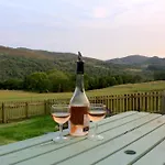 Borenich Farm Cottage, Private Loch Access