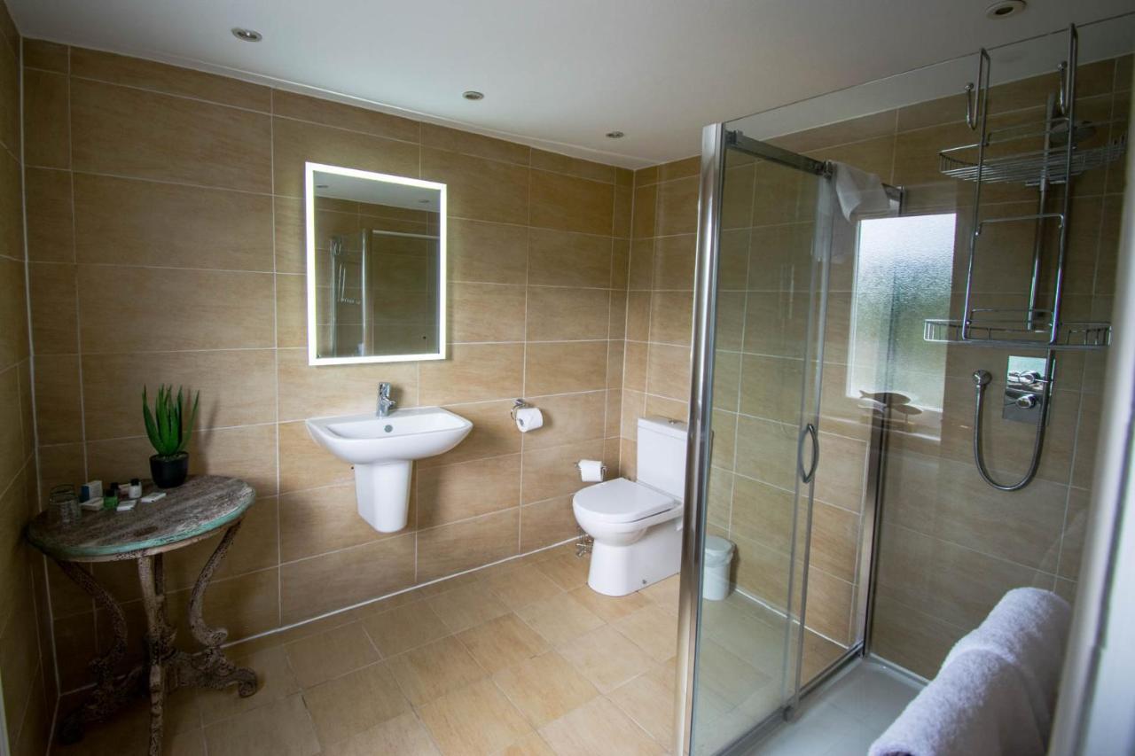 Country house Craigmhor Lodge & Courtyard *