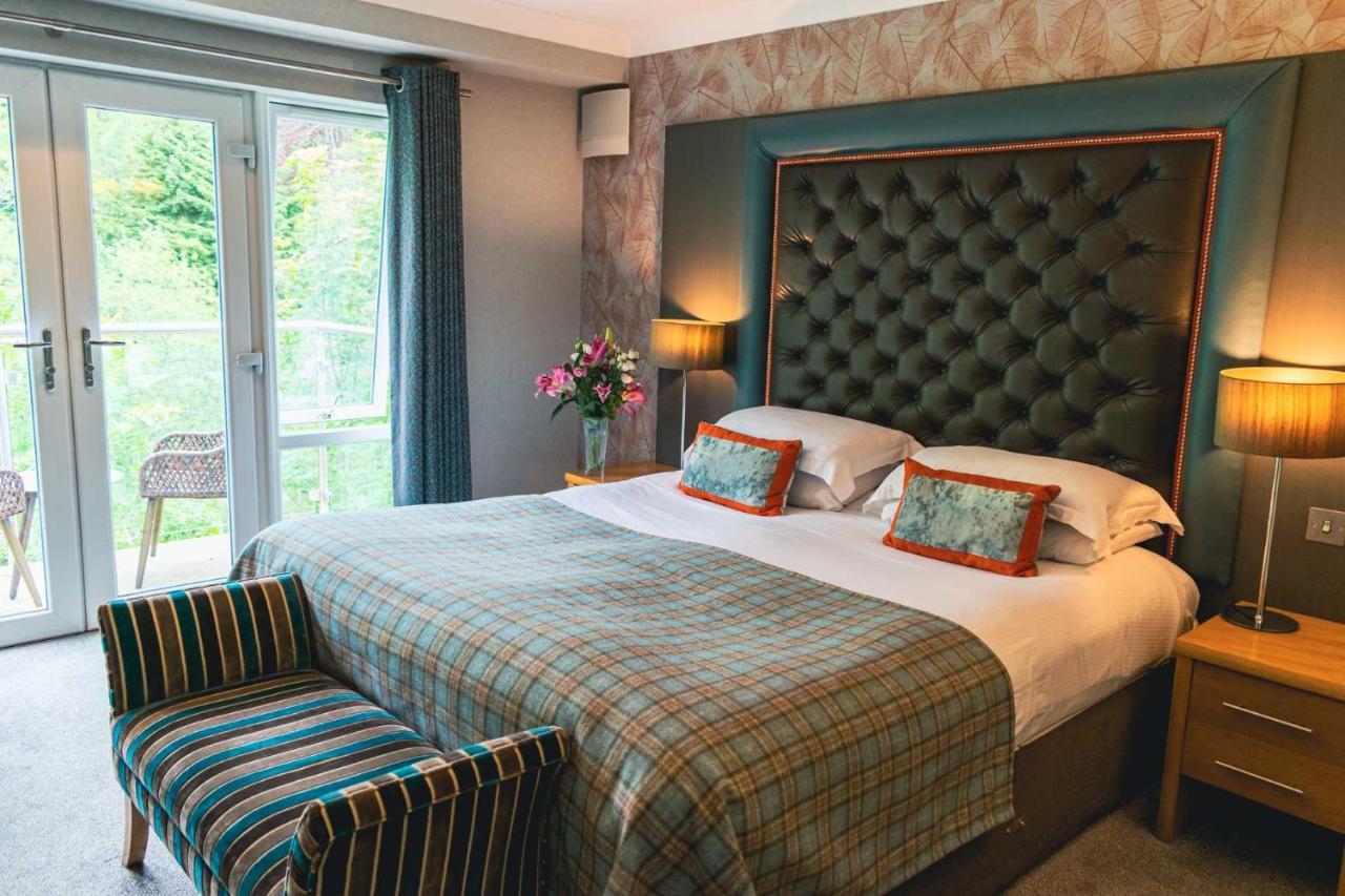 Country house Craigmhor Lodge & Courtyard *