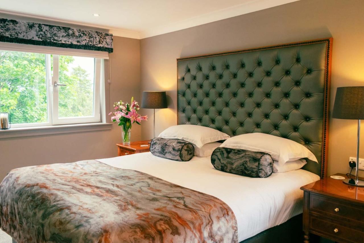Country house Craigmhor Lodge & Courtyard *