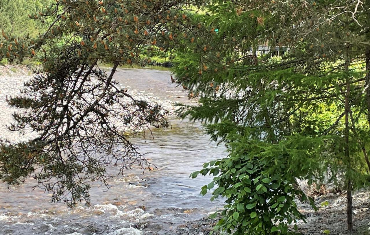Luxury Riverside Lodge, Blair Atholl Holiday home Pitlochry