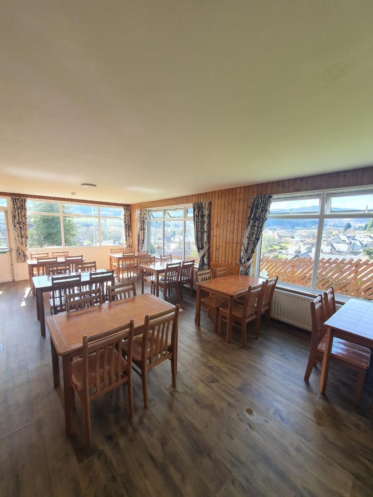 Youth Hostel *