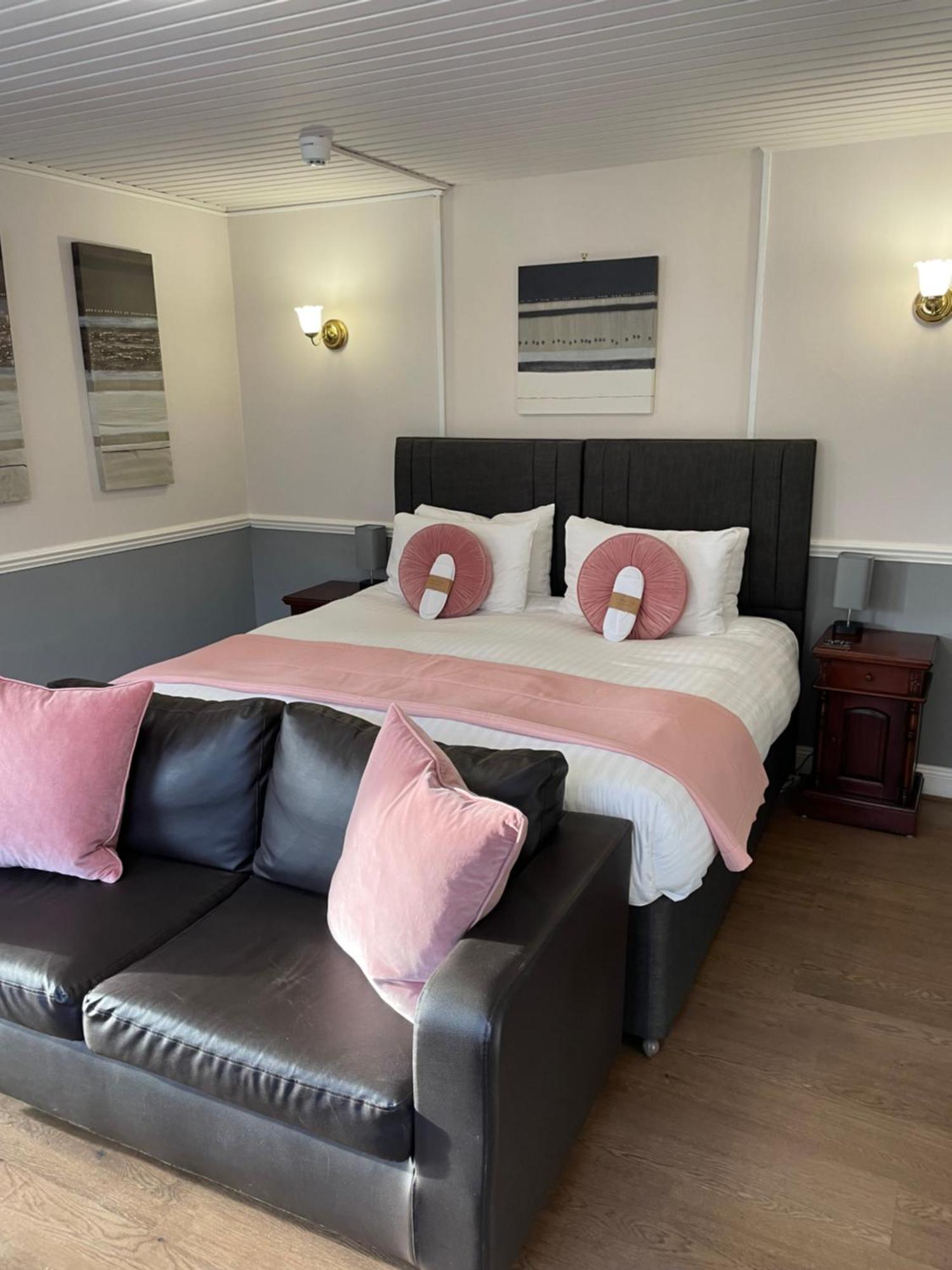 The Claymore Guest house 4*