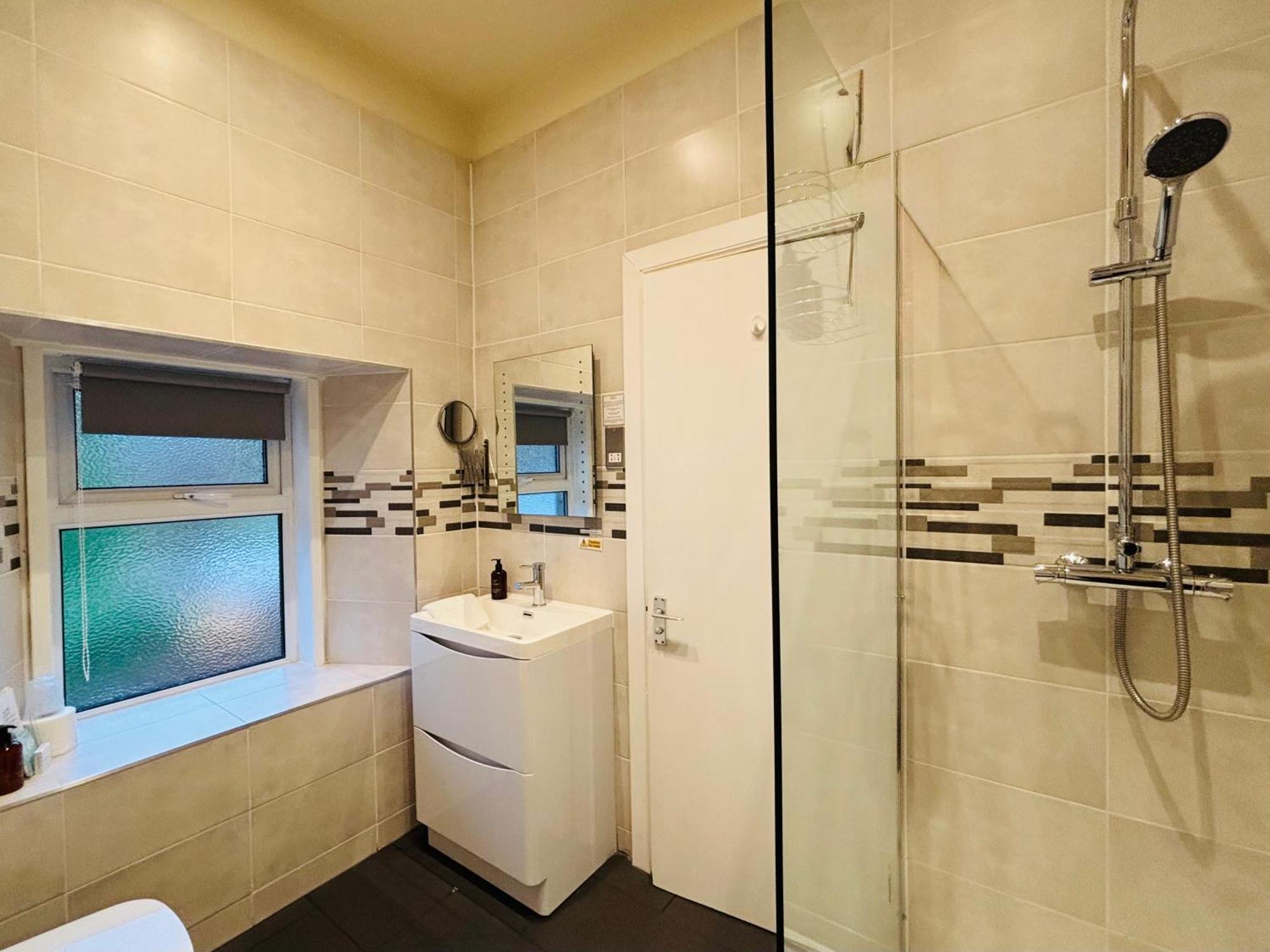 The Claymore Guest house 4*