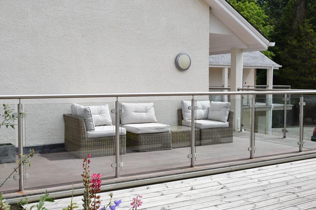 Country house Craigmhor Lodge & Courtyard *